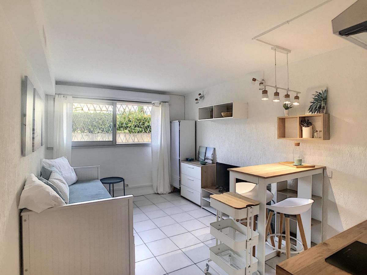 GOLFE JUAN Studio dans résidence avec piscine Vallauris Esterno foto